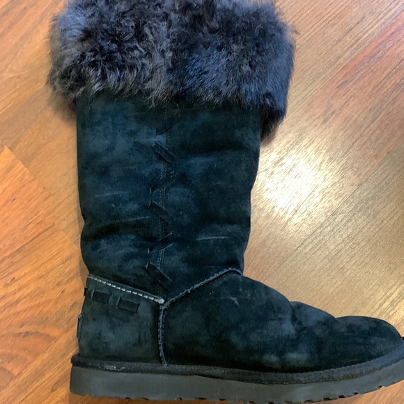COPY - UGG Black Suede Fur Trimmed Boots, Black Trim Sz 8 lightly worn and so s… - Picture 3 of 5